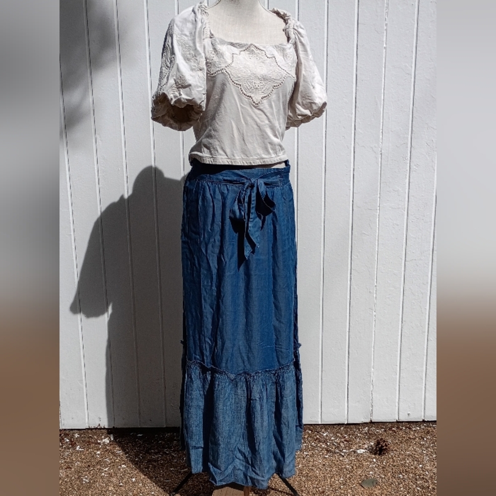 SOLD! NWT Adorable 😍 Prairiecore Maxi Skirt Denim Colored Two Toned Tiered. - Picture 2 of 15